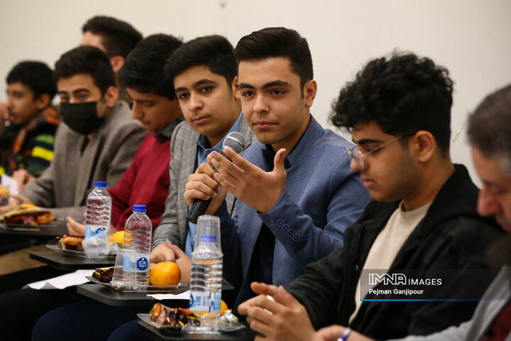 ۱٠٠٠ دانش‌آموز قرآنی استان اصفهان با یکدیگر رقابت می‌کنند